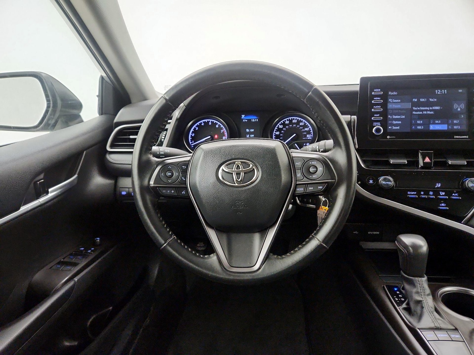 2023 Toyota Camry SE - Photo 11