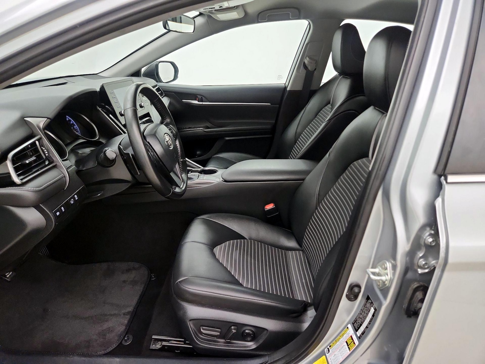 2023 Toyota Camry SE - Photo 12