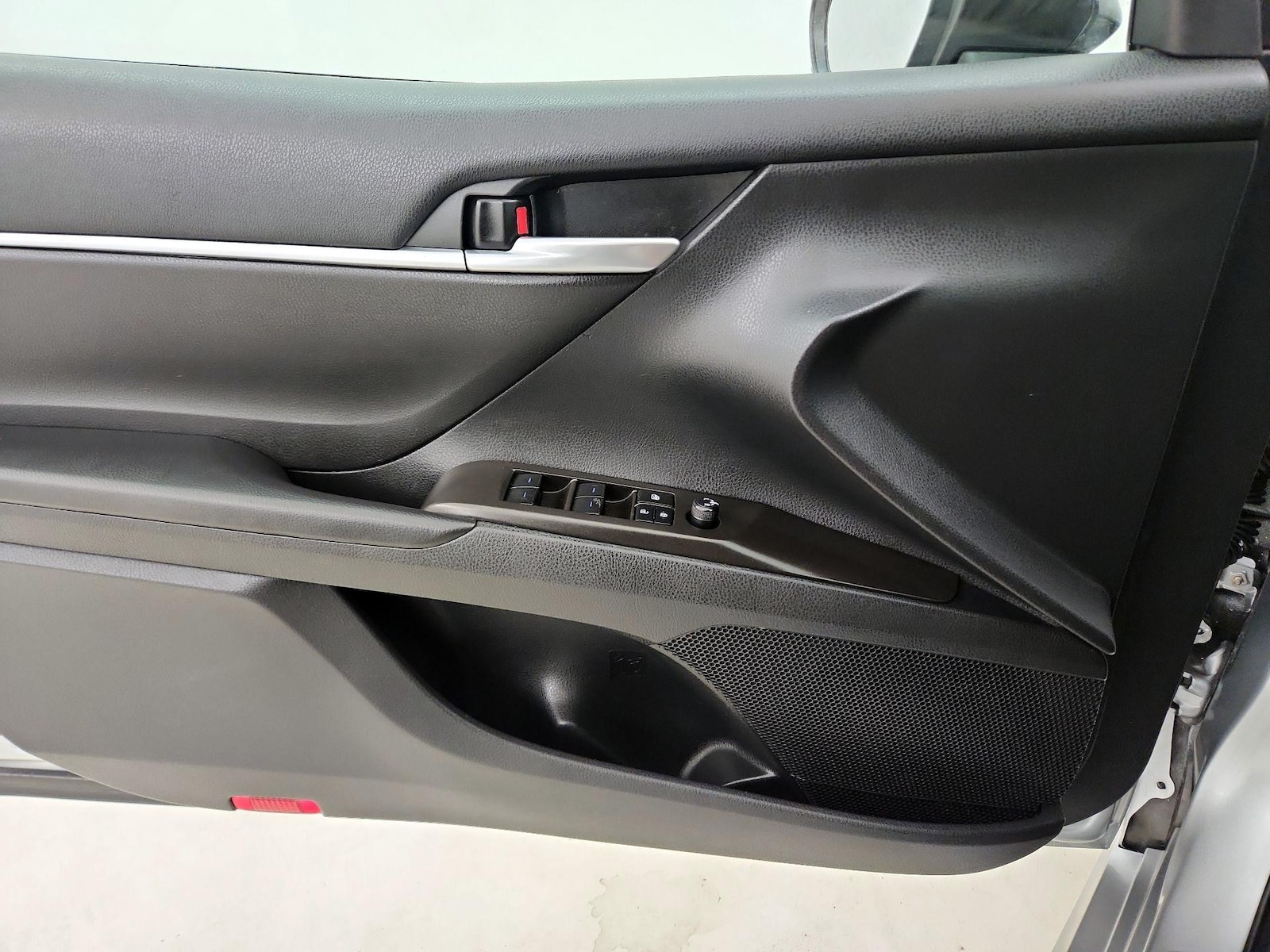 2023 Toyota Camry SE - Photo 13