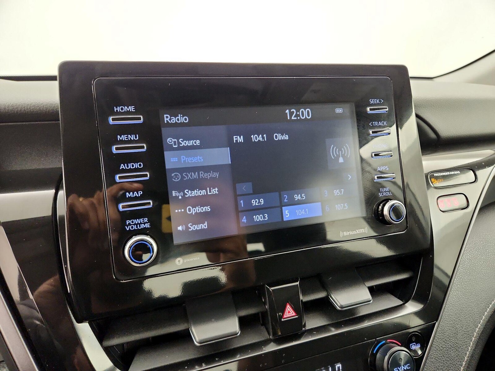 2023 Toyota Camry SE - Photo 16