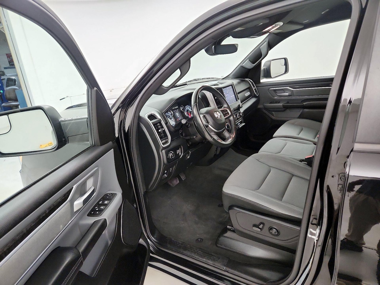 Power Seat(s) & Side Airbags