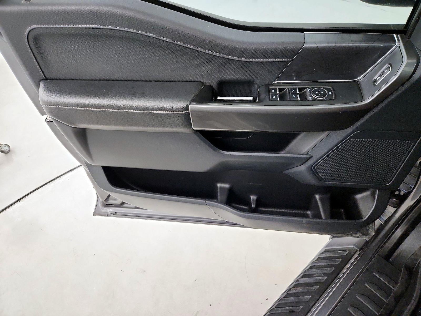 2023 Ford F-150 XLT - Photo 13