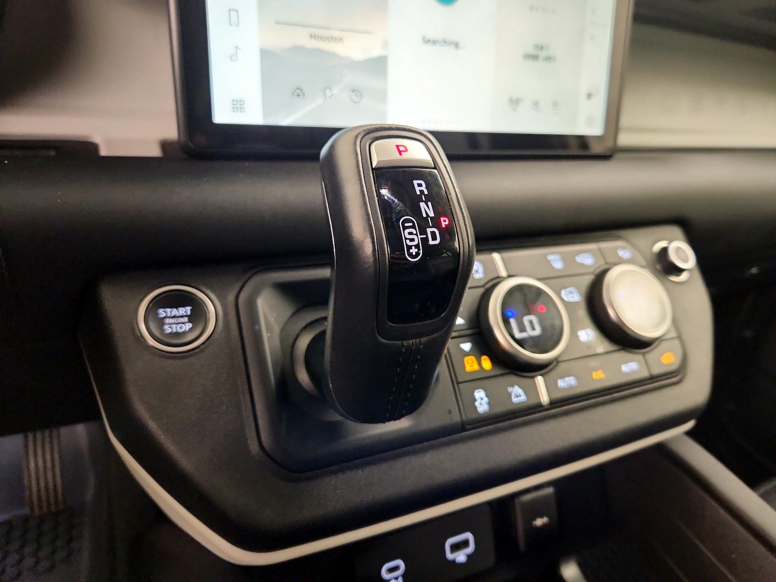 2024 Land Rover Defender S - Photo 18