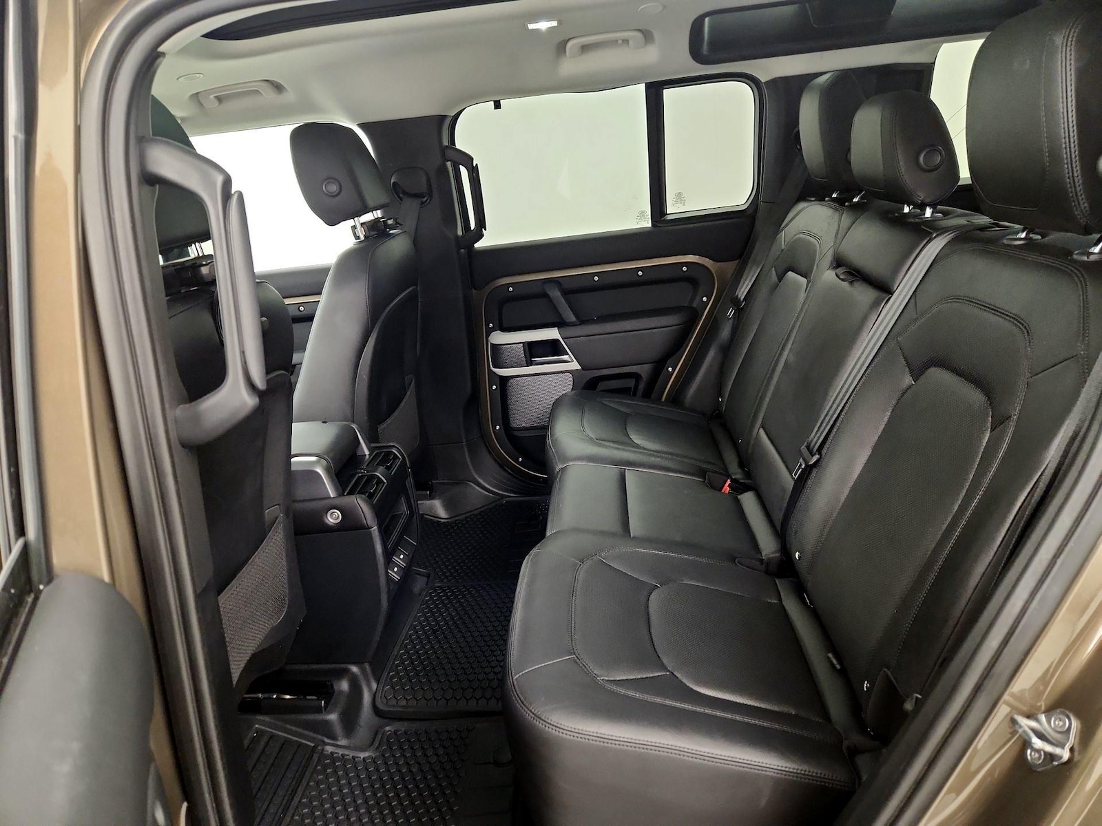 2024 Land Rover Defender S - Photo 21