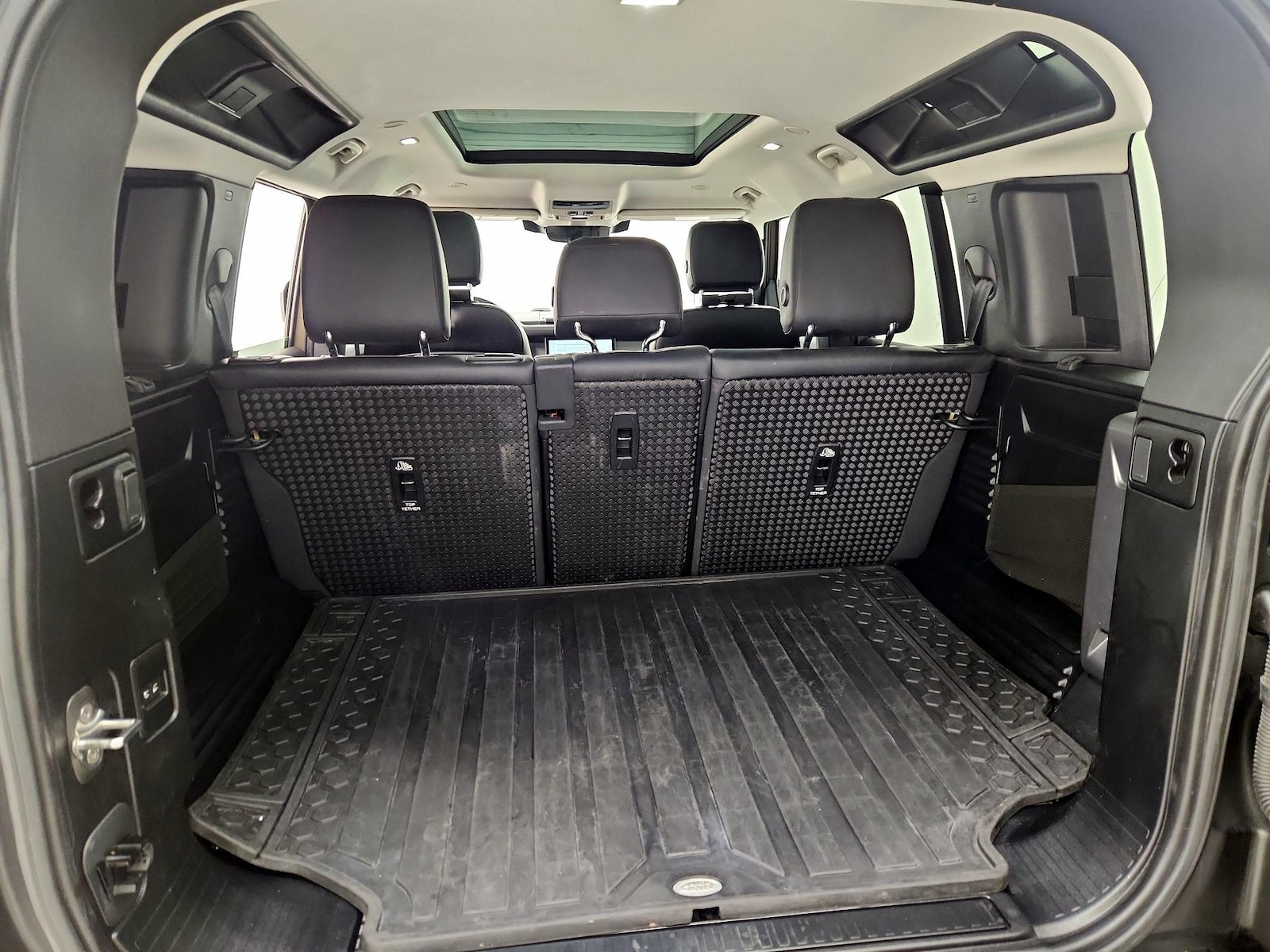 2024 Land Rover Defender S - Photo 22