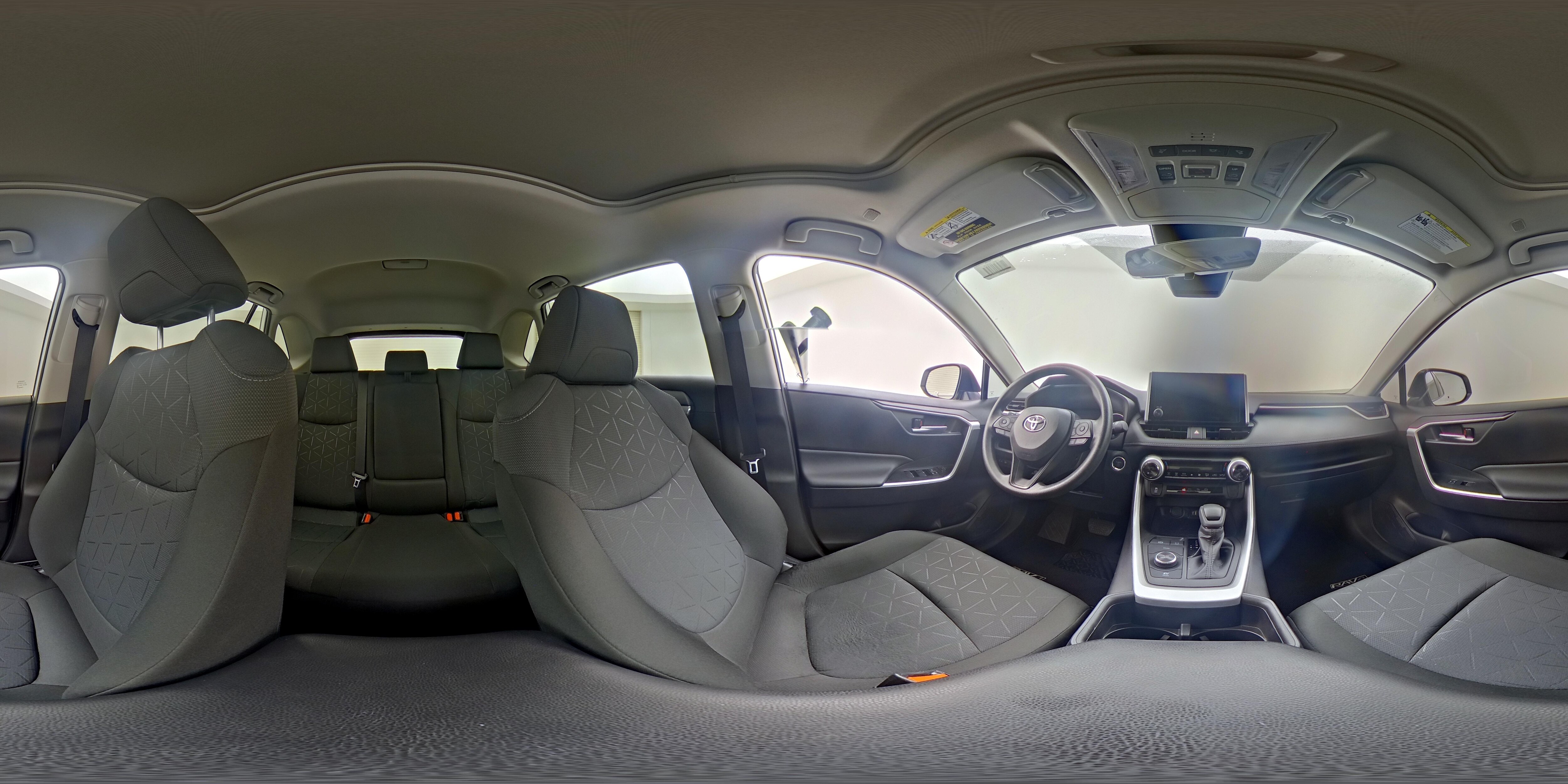 2025 Toyota RAV4 XLE - Photo 25