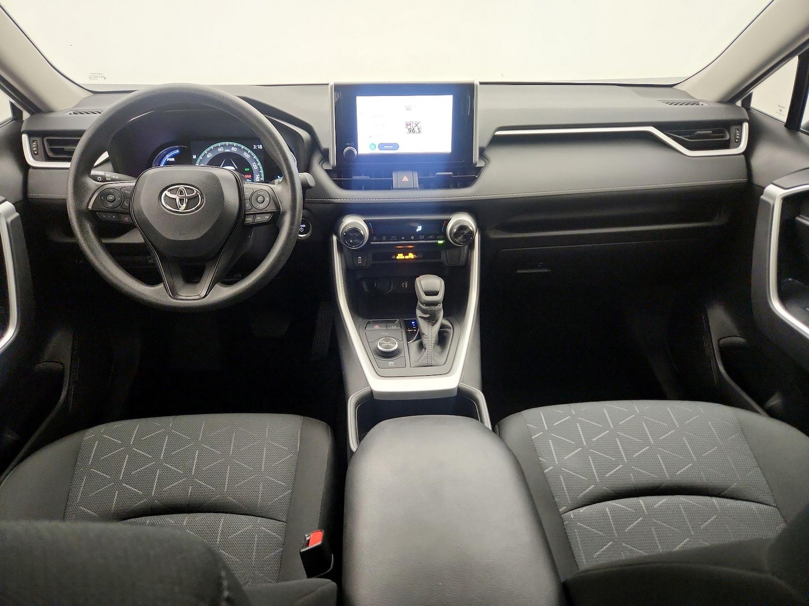 2025 Toyota RAV4 XLE - Photo 10