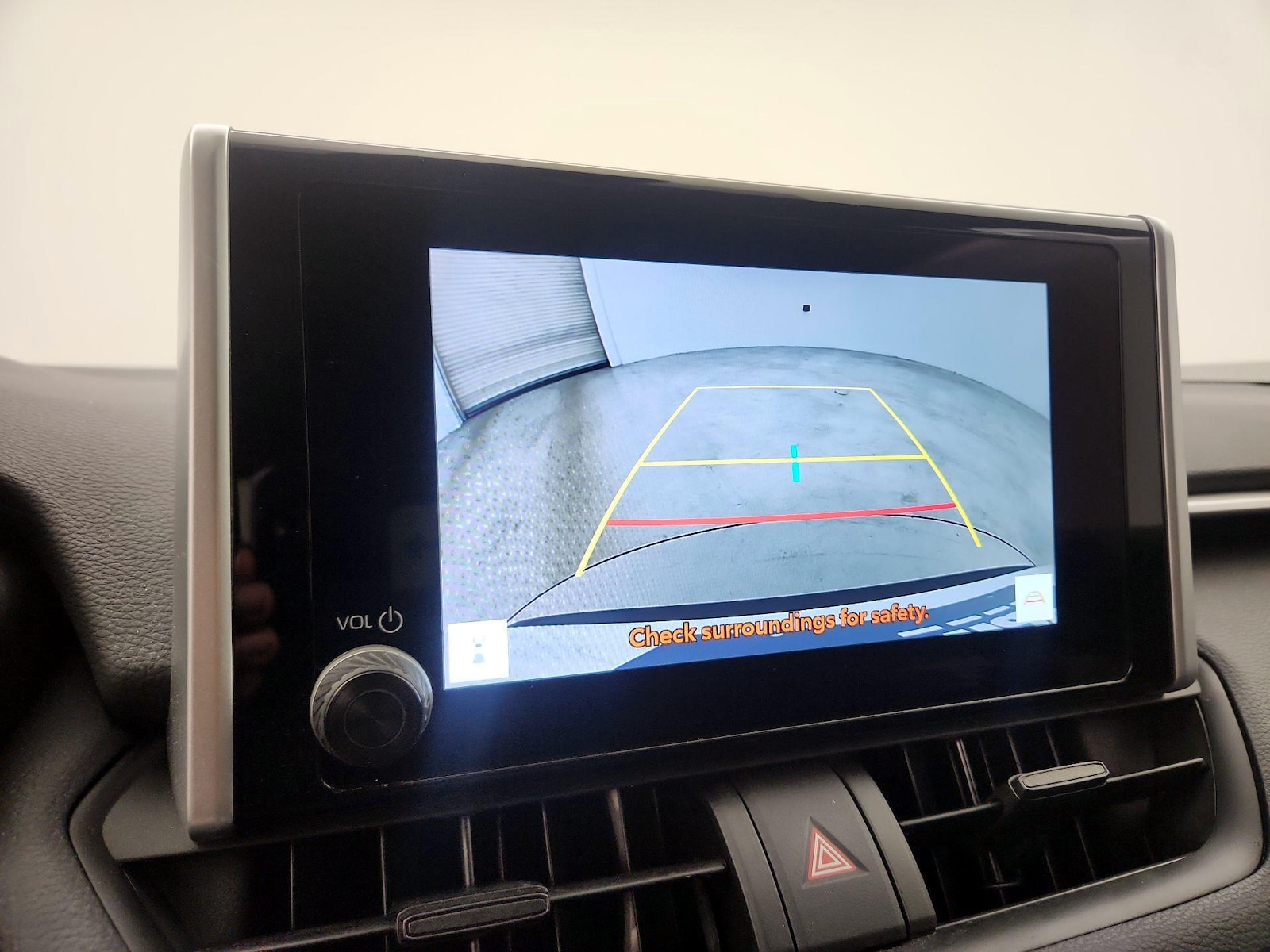 2025 Toyota RAV4 XLE - Photo 15