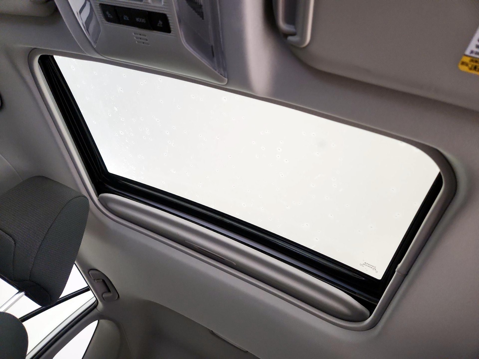2025 Toyota RAV4 XLE - Photo 20