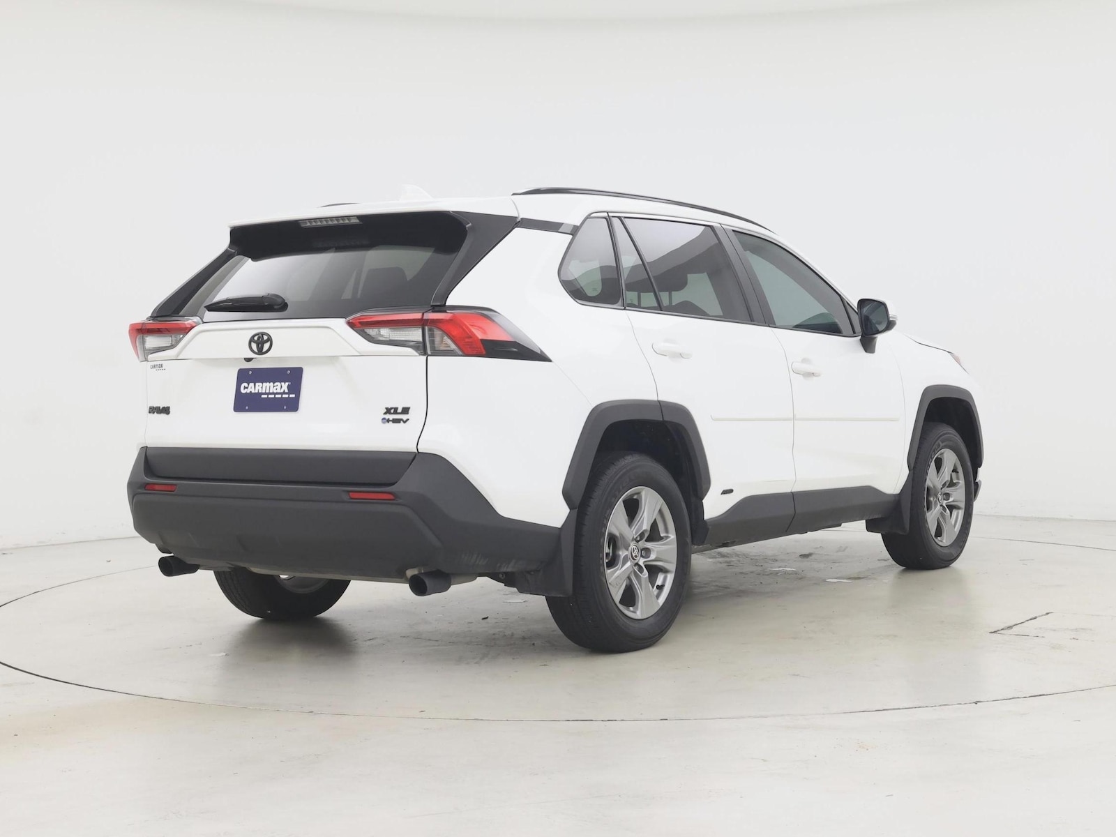 2025 Toyota RAV4 XLE - Photo 9