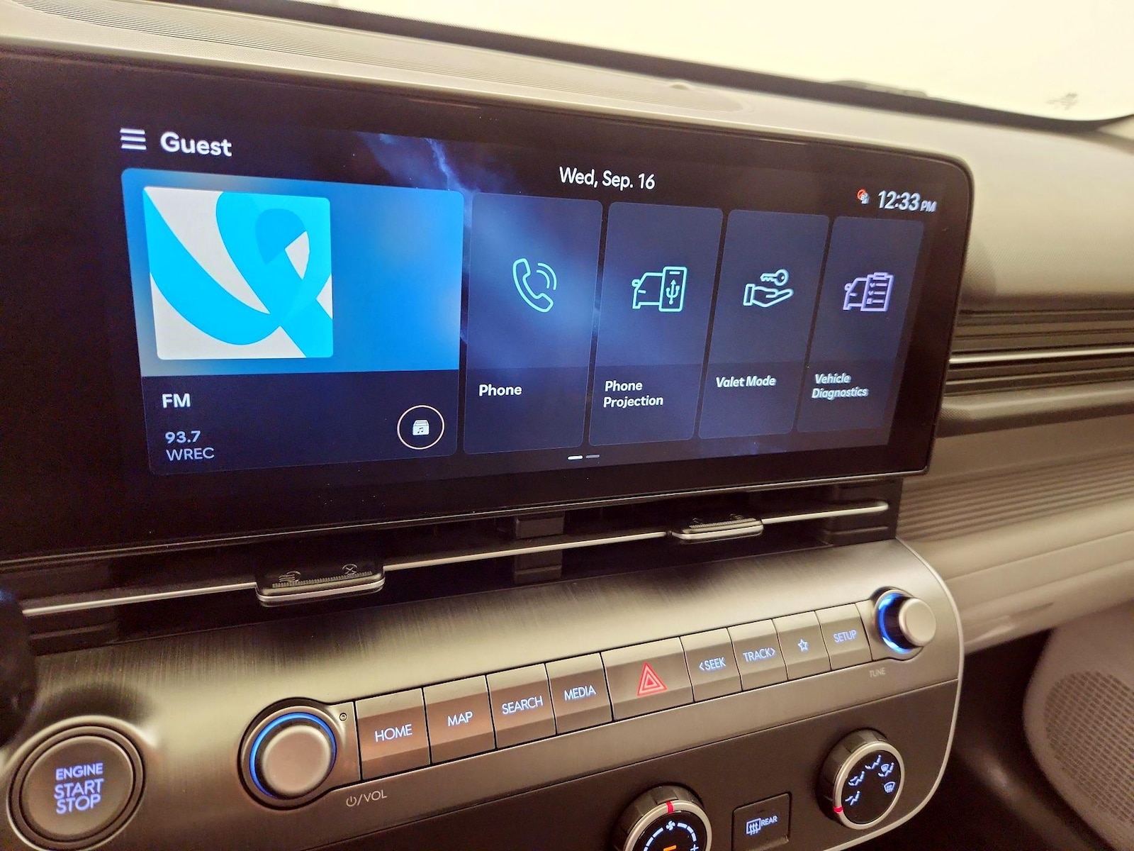 2024 Hyundai Kona SE - Photo 16