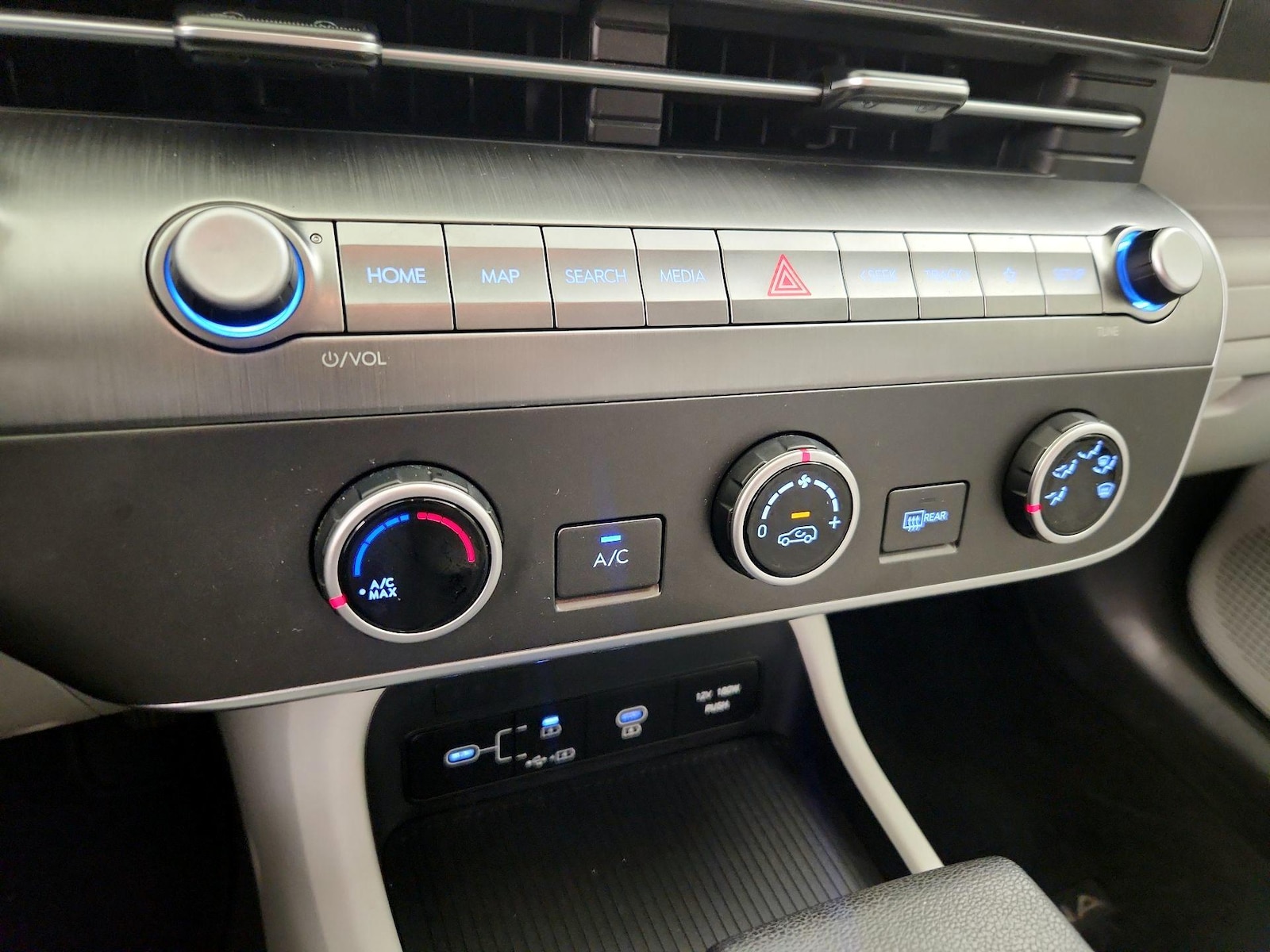 2024 Hyundai Kona SE - Photo 17