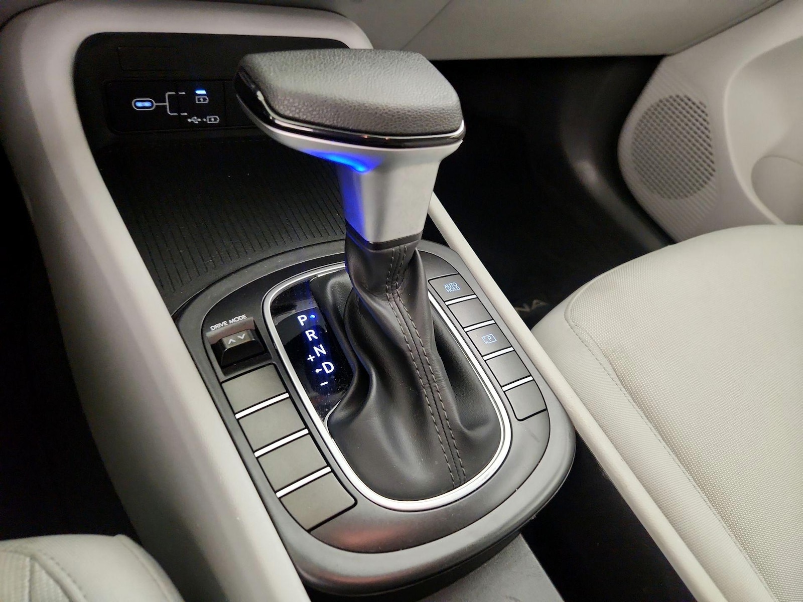2024 Hyundai Kona SE - Photo 18