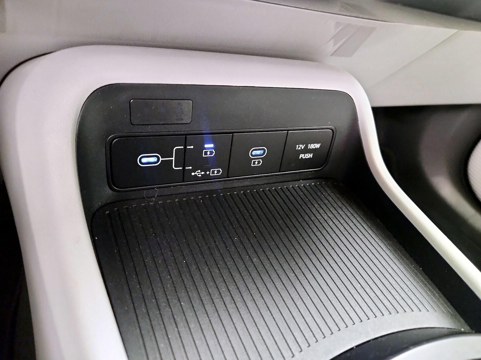 2024 Hyundai Kona SE - Photo 19