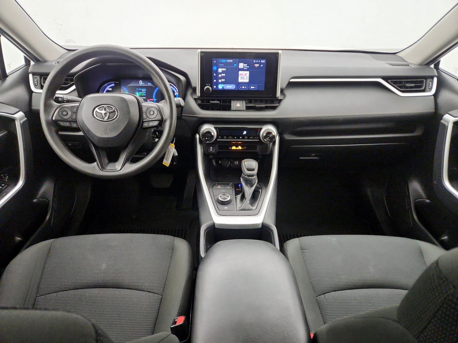 2024 Toyota RAV4 LE - Photo 10