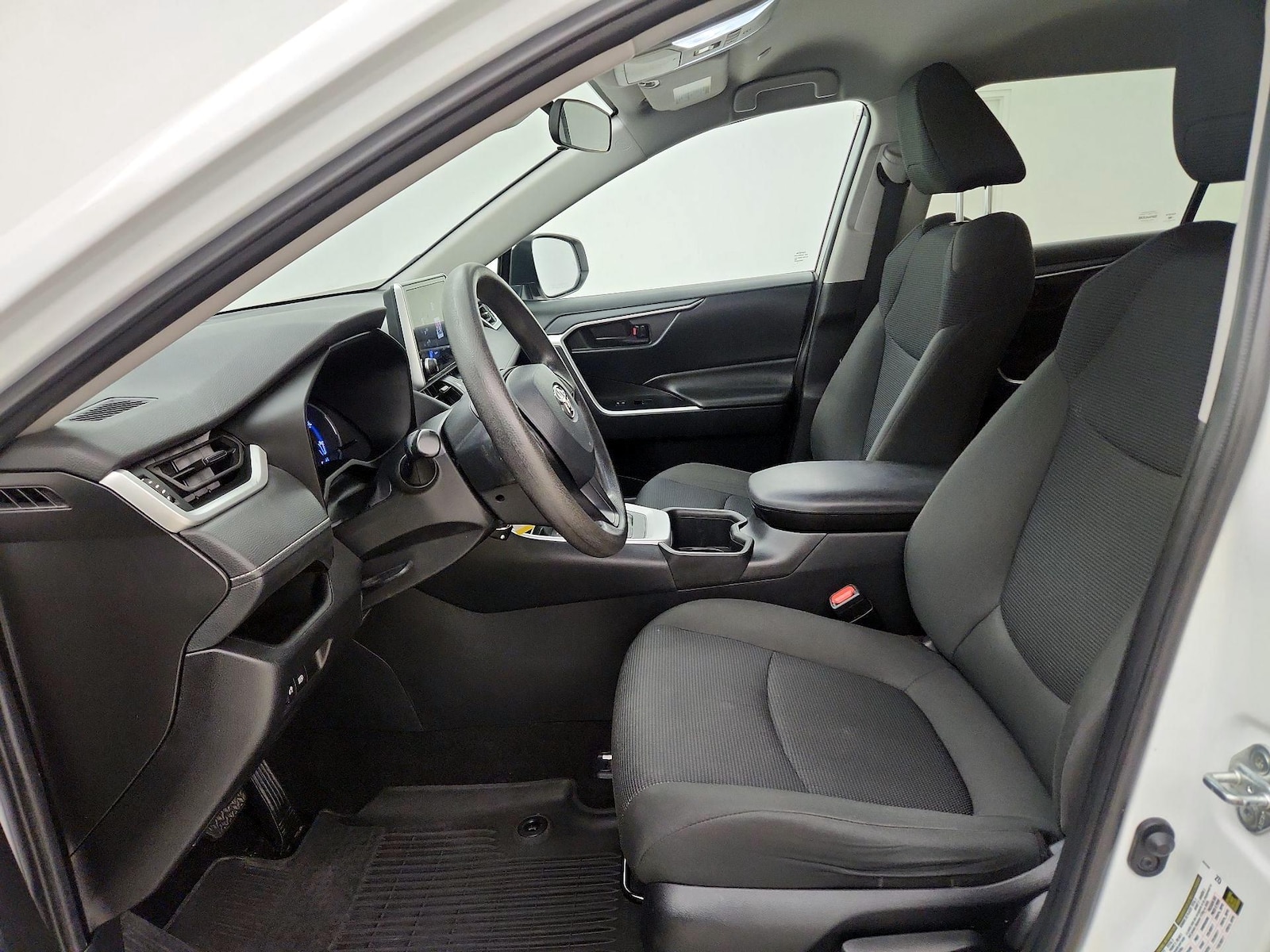 2024 Toyota RAV4 LE - Photo 12
