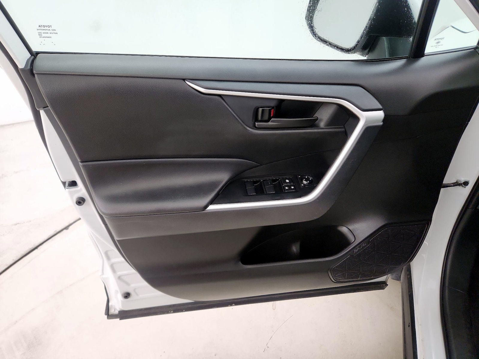 2024 Toyota RAV4 LE - Photo 13