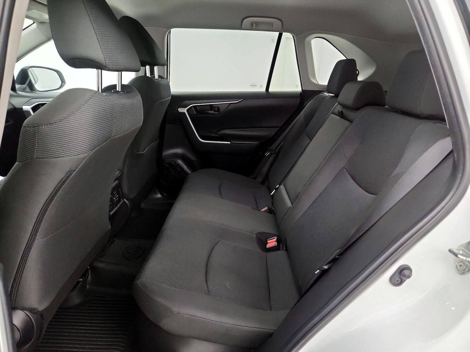 2024 Toyota RAV4 LE - Photo 20