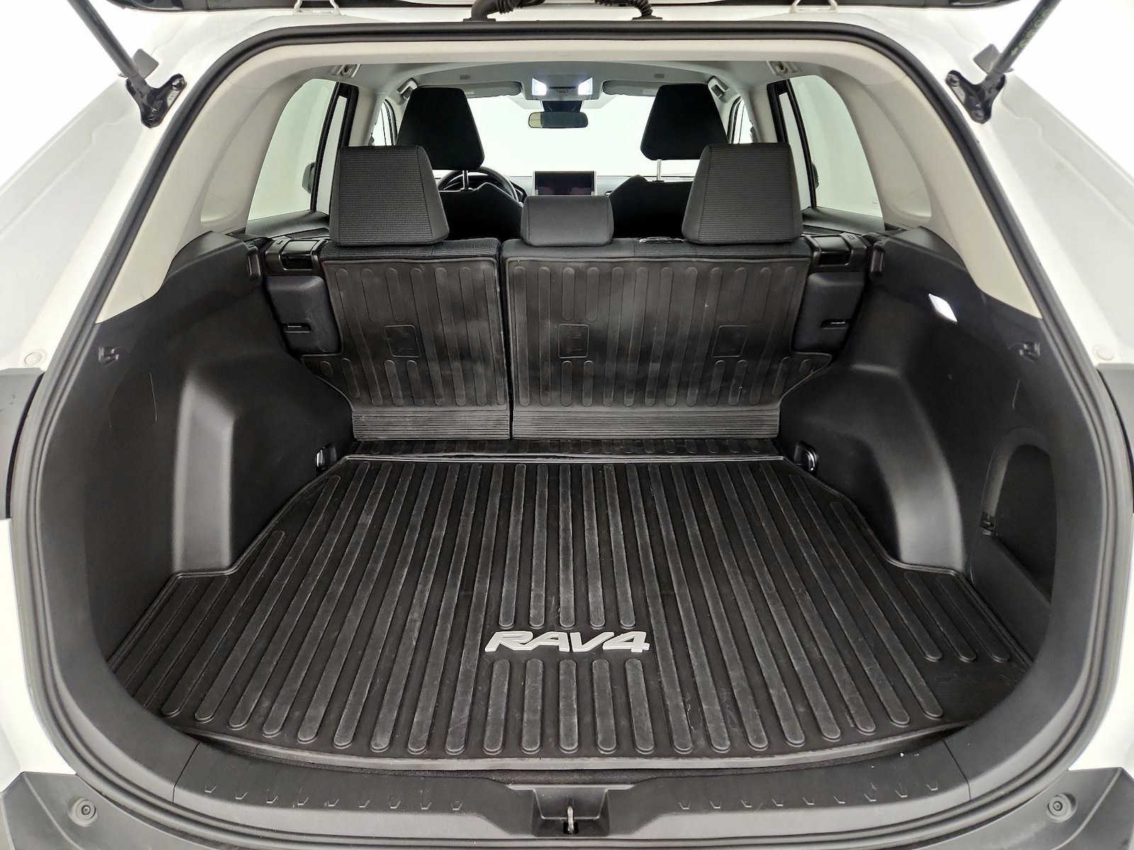 2024 Toyota RAV4 LE - Photo 21