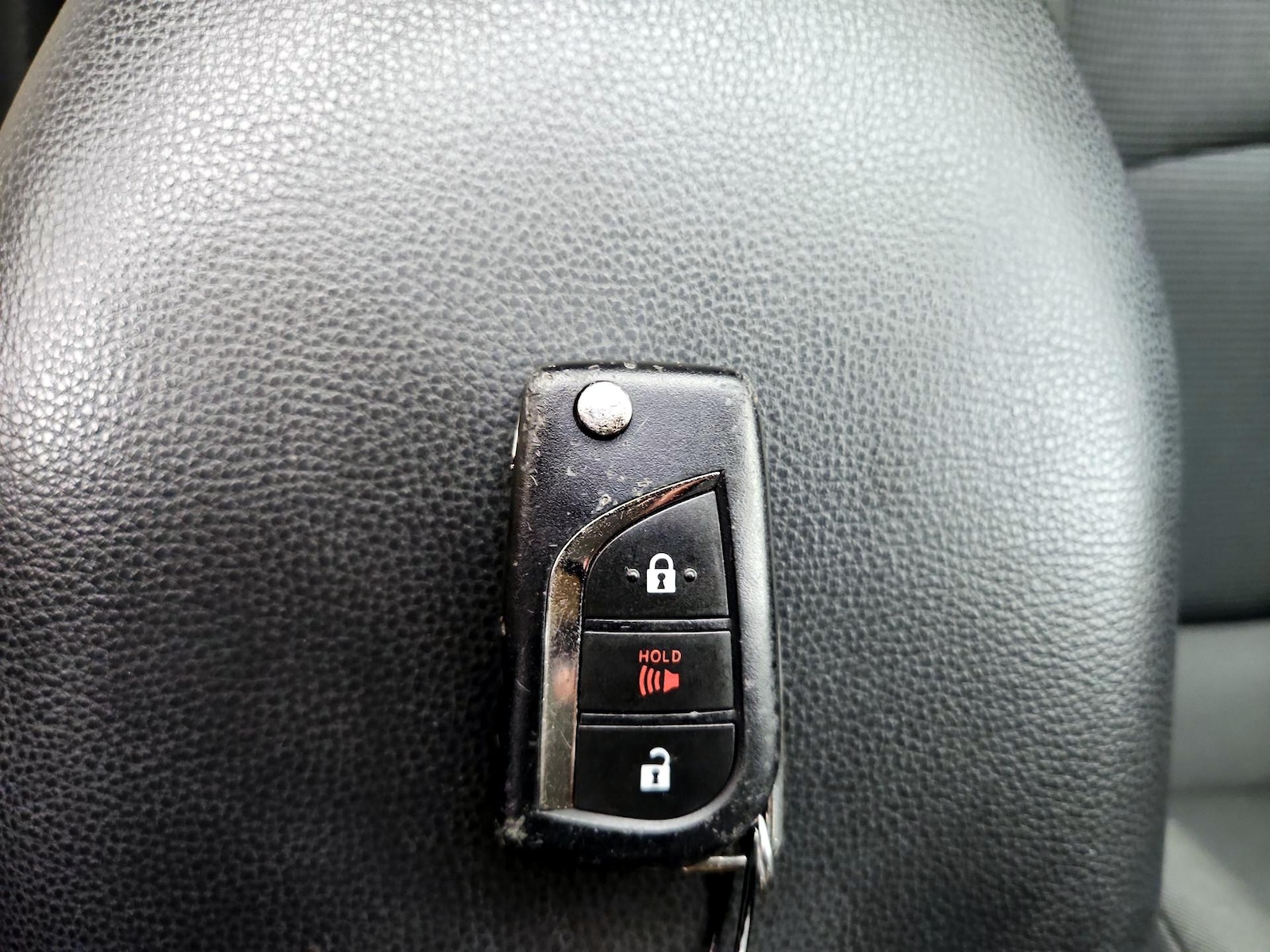2024 Toyota RAV4 LE - Photo 23
