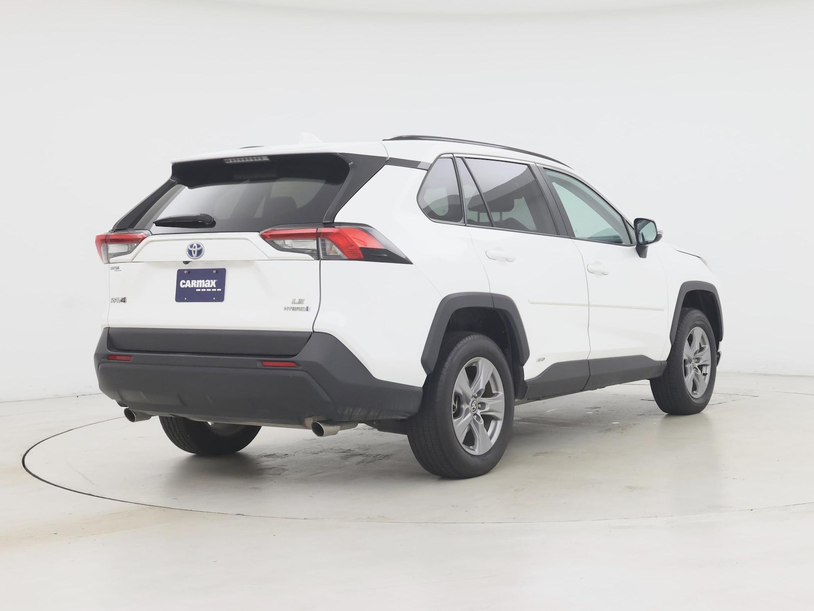 2024 Toyota RAV4 LE - Photo 9