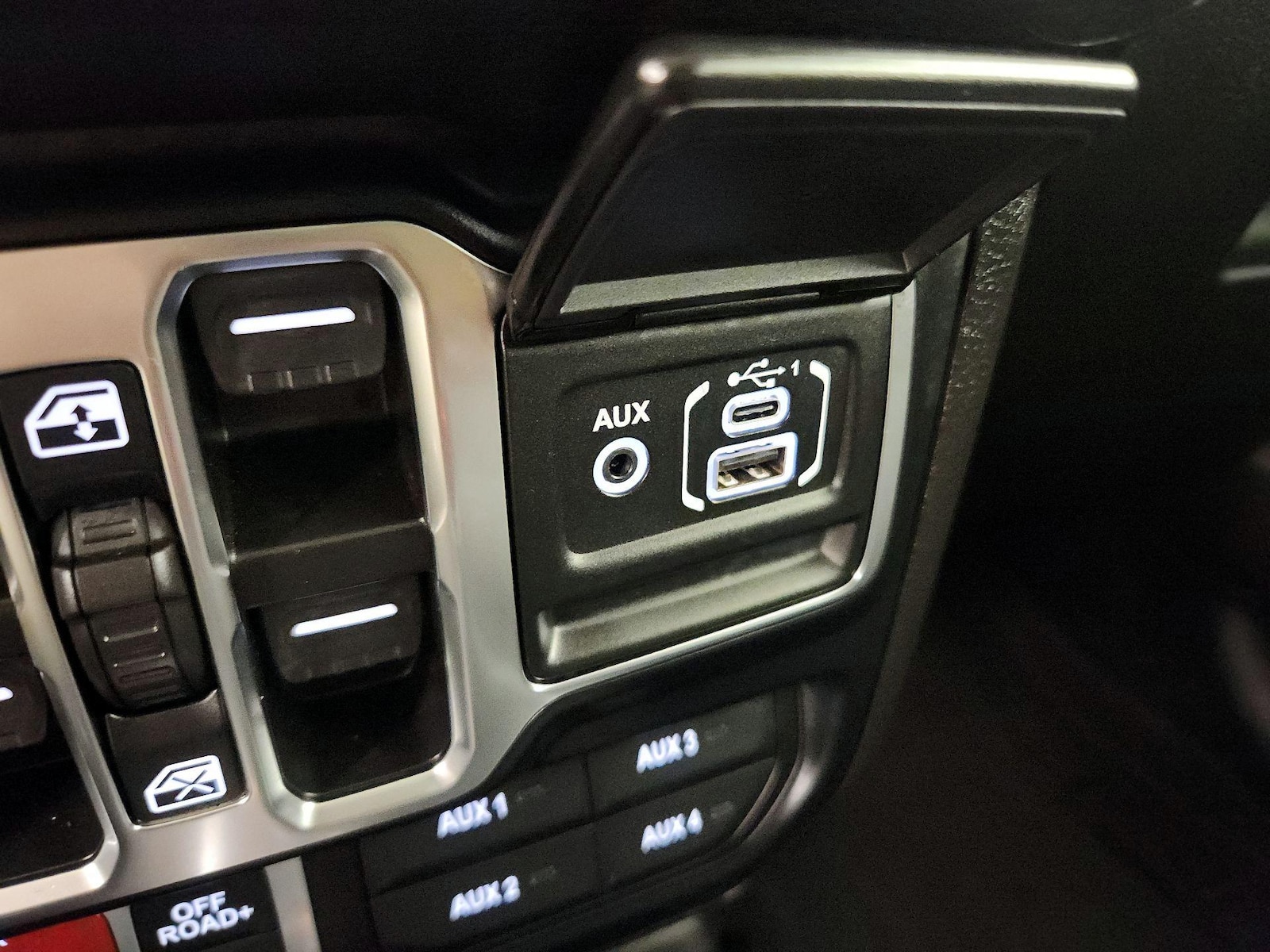 2024 Jeep Wrangler 4-Door Willys - Photo 19