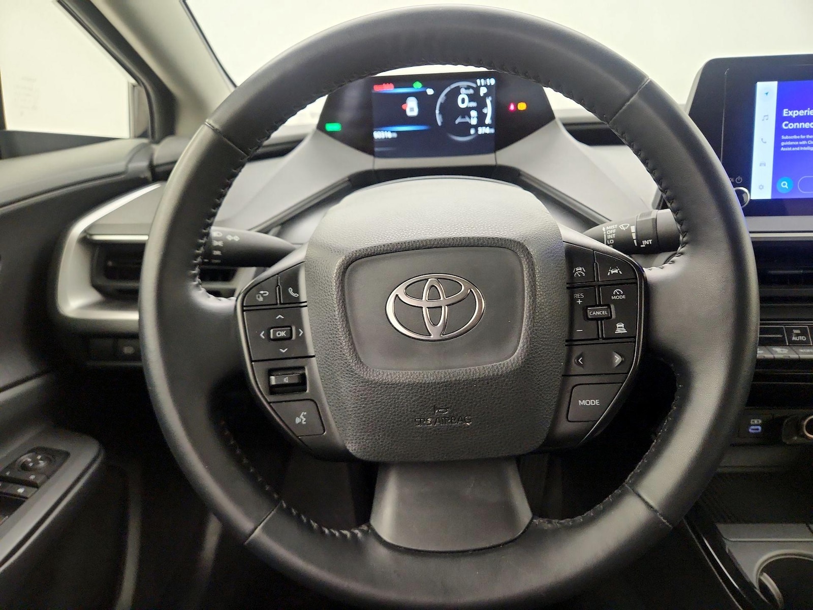 2025 Toyota Prius LE - Photo 11