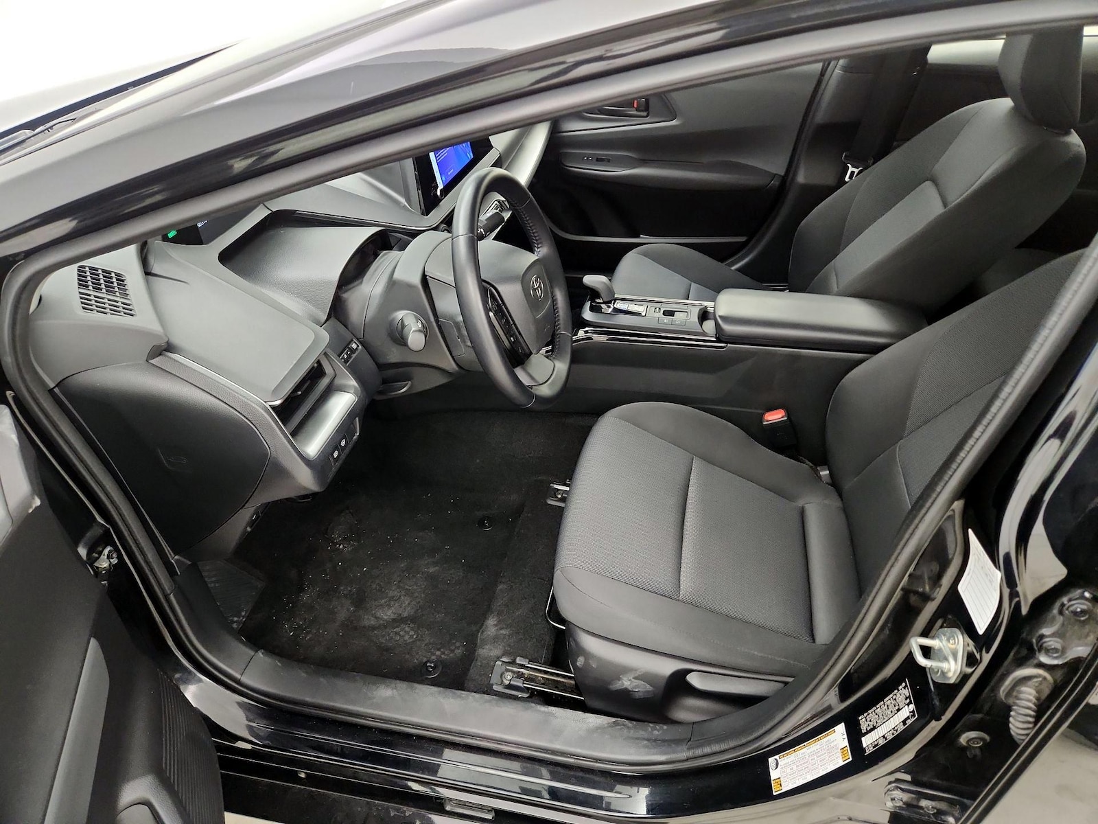 2025 Toyota Prius LE - Photo 12