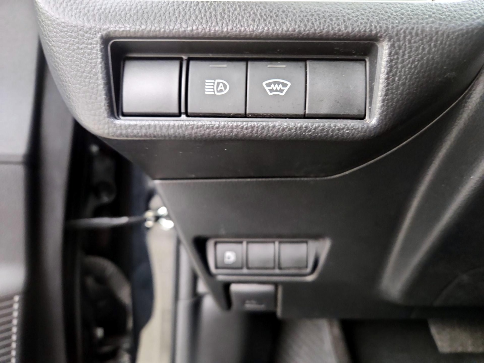 2025 Toyota Prius LE - Photo 14