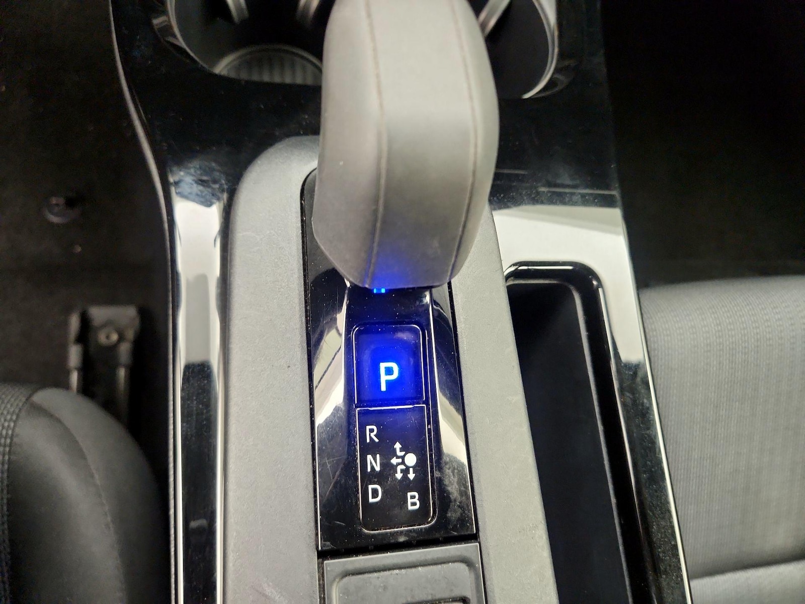2025 Toyota Prius LE - Photo 18