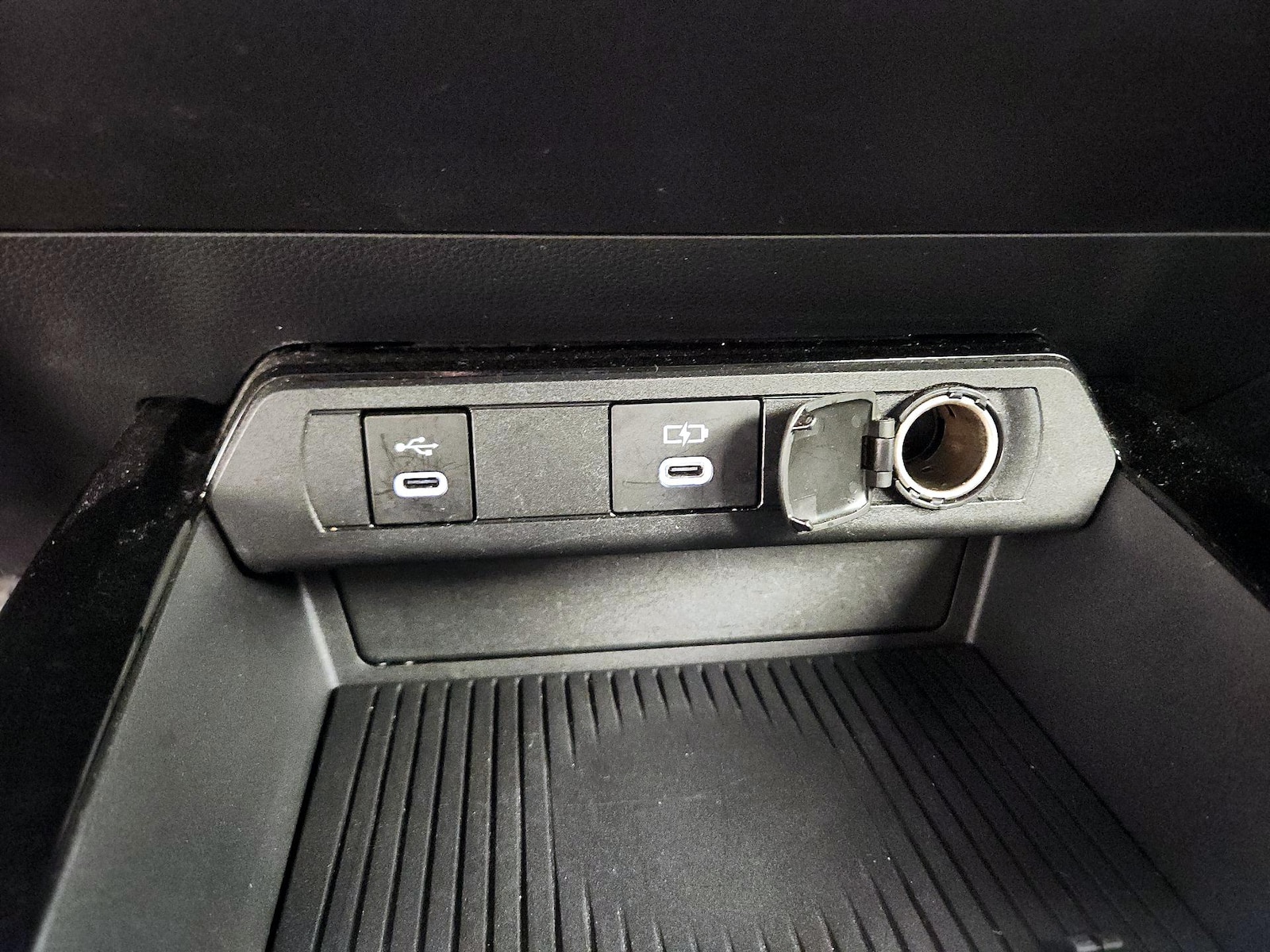 2025 Toyota Prius LE - Photo 19