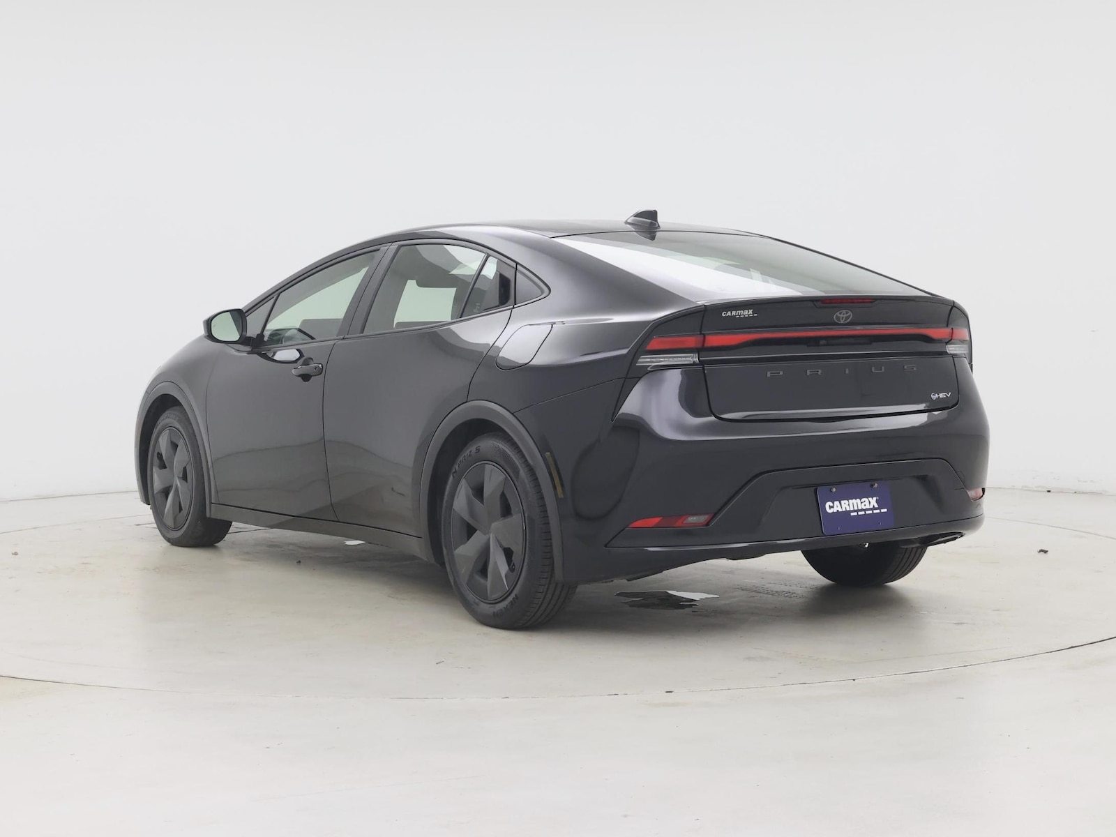 2025 Toyota Prius LE - Photo 3