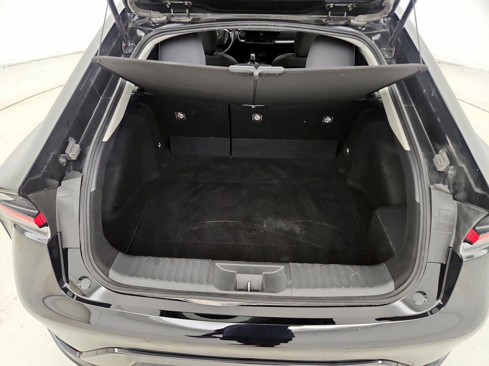 2025 Toyota Prius LE - Photo 21