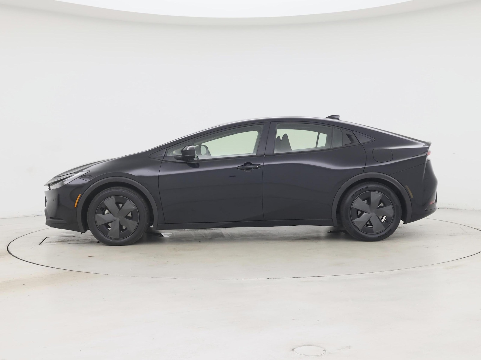 2025 Toyota Prius LE - Photo 4