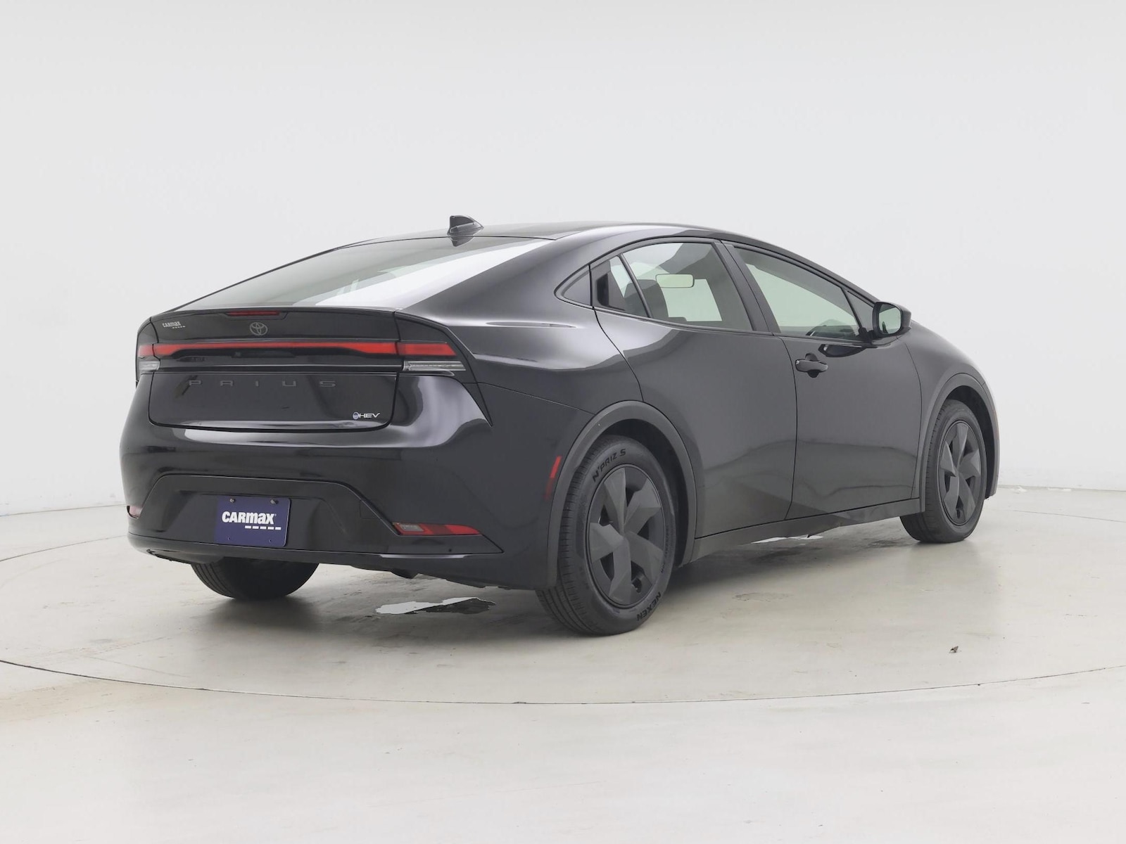 2025 Toyota Prius LE - Photo 9