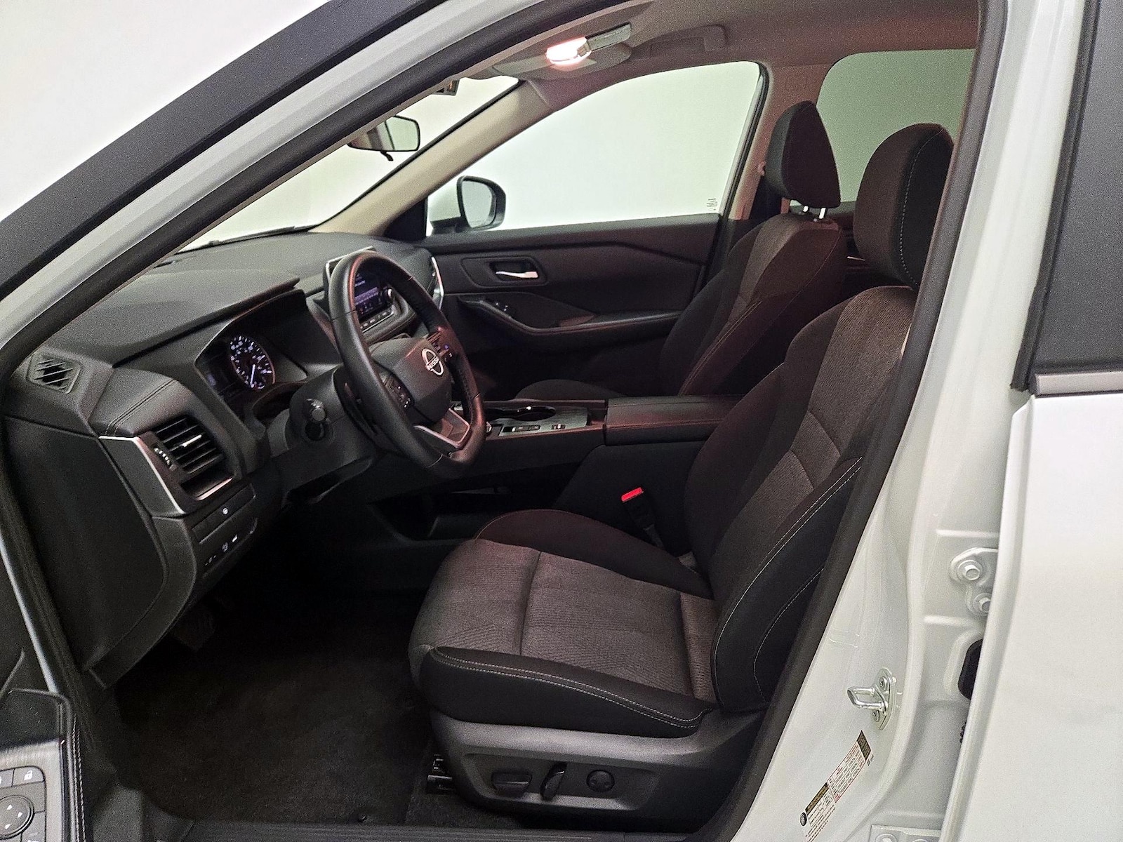 2026 Nissan Rogue SV - Photo 12