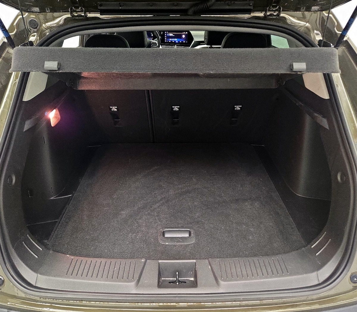 Trunk/Cargo (Seats Up)