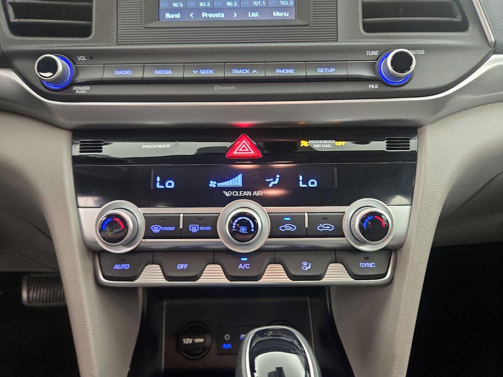 2020 Hyundai Elantra SE - Photo 17