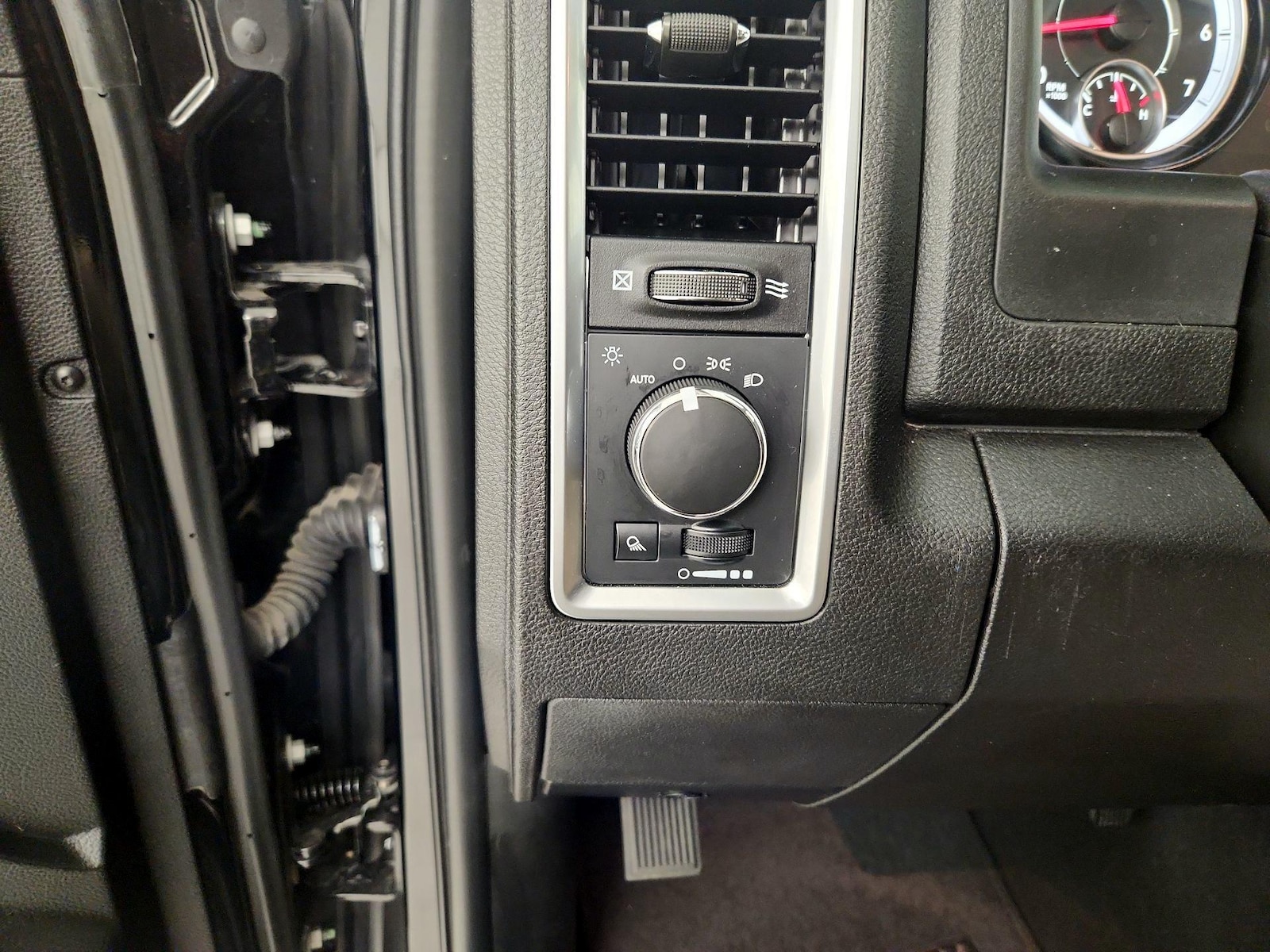 2024 RAM Ram 1500 Classic SLT - Photo 14