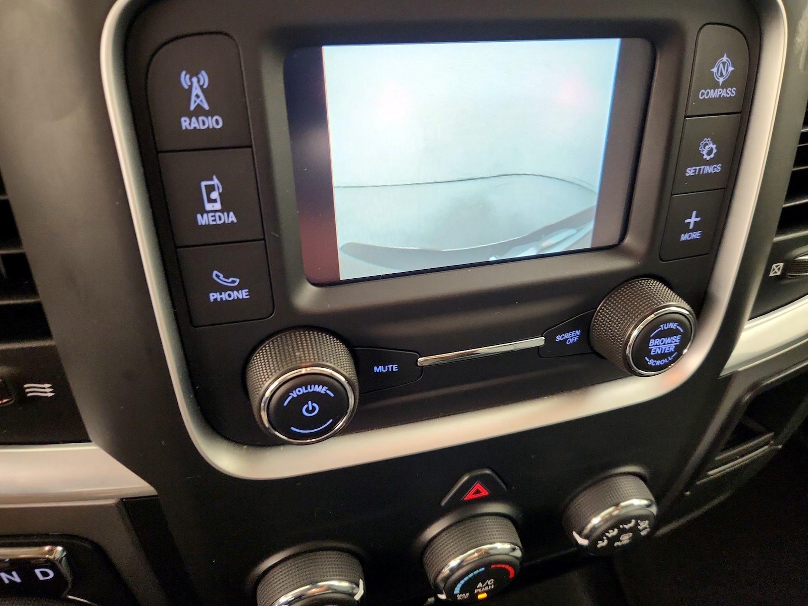 2024 RAM Ram 1500 Classic SLT - Photo 15