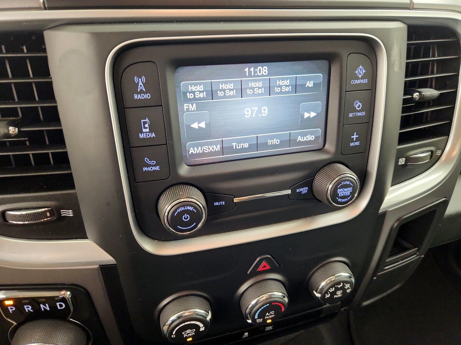 2024 RAM Ram 1500 Classic SLT - Photo 16