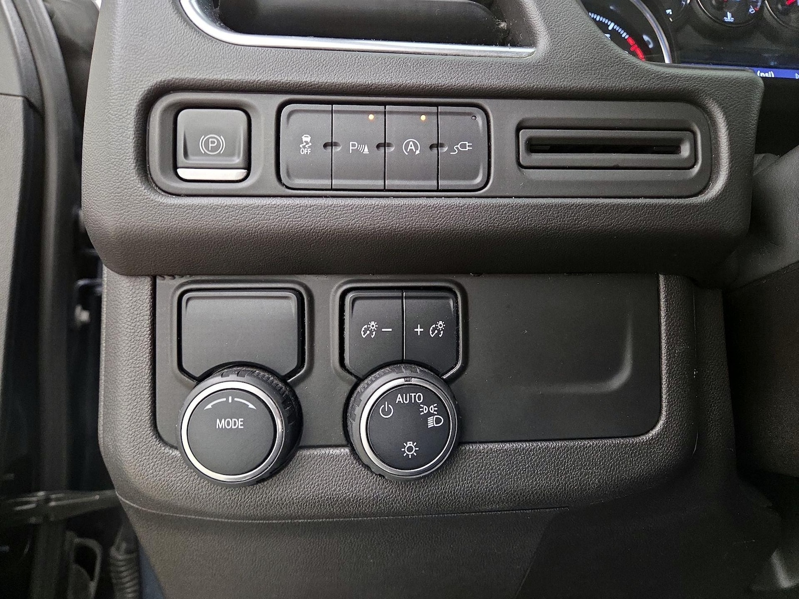 2021 Chevrolet Suburban LT - Photo 14
