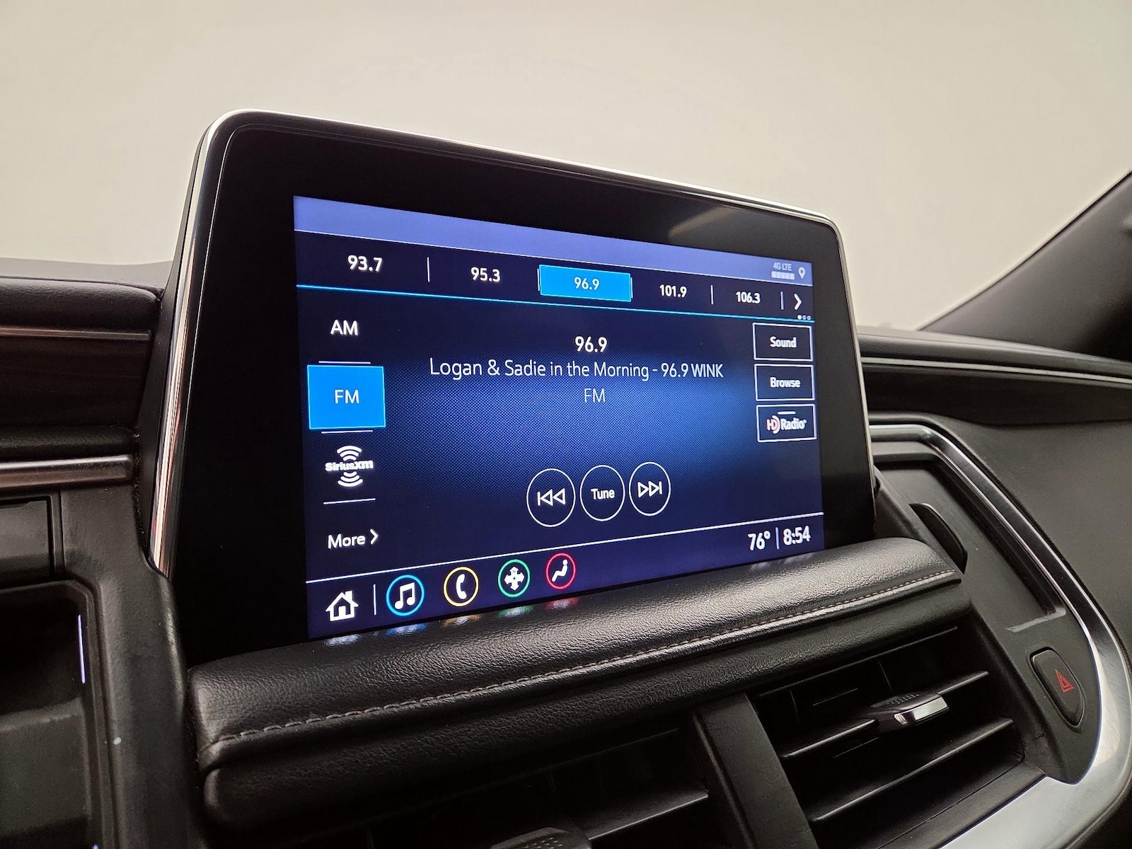 2021 Chevrolet Suburban LT - Photo 16