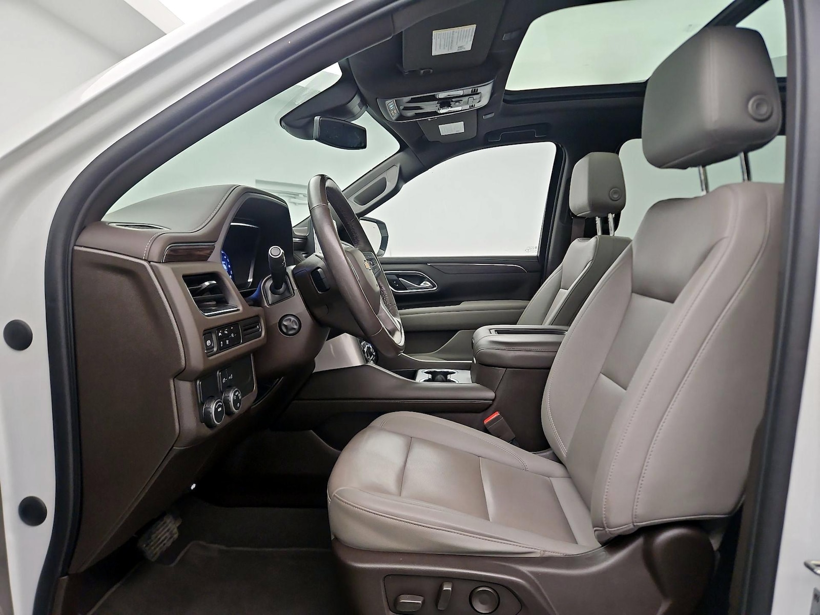 2023 Chevrolet Suburban LT - Photo 10