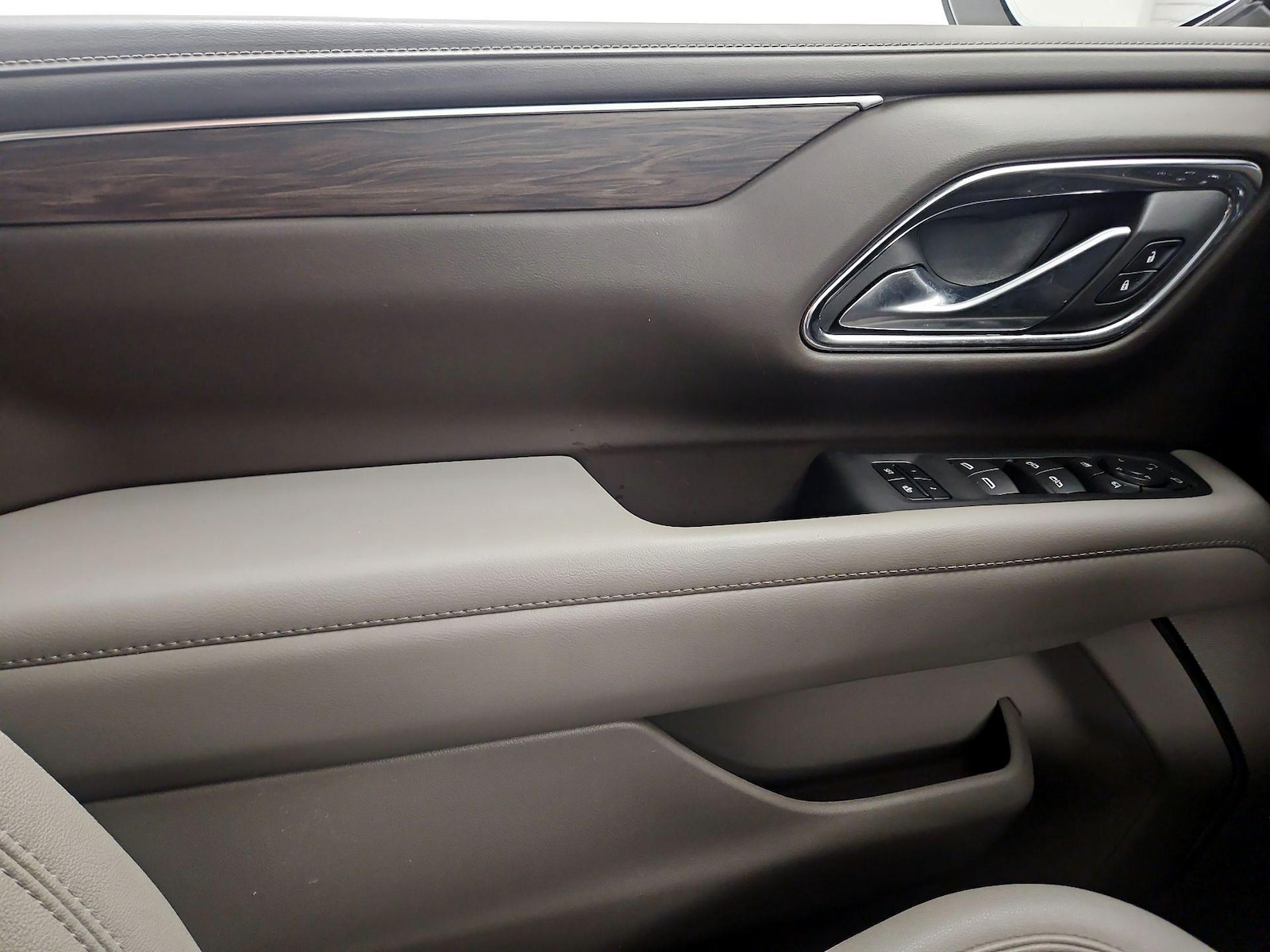 2023 Chevrolet Suburban LT - Photo 11
