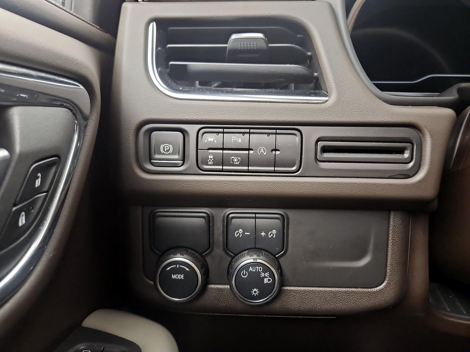 2023 Chevrolet Suburban LT - Photo 12