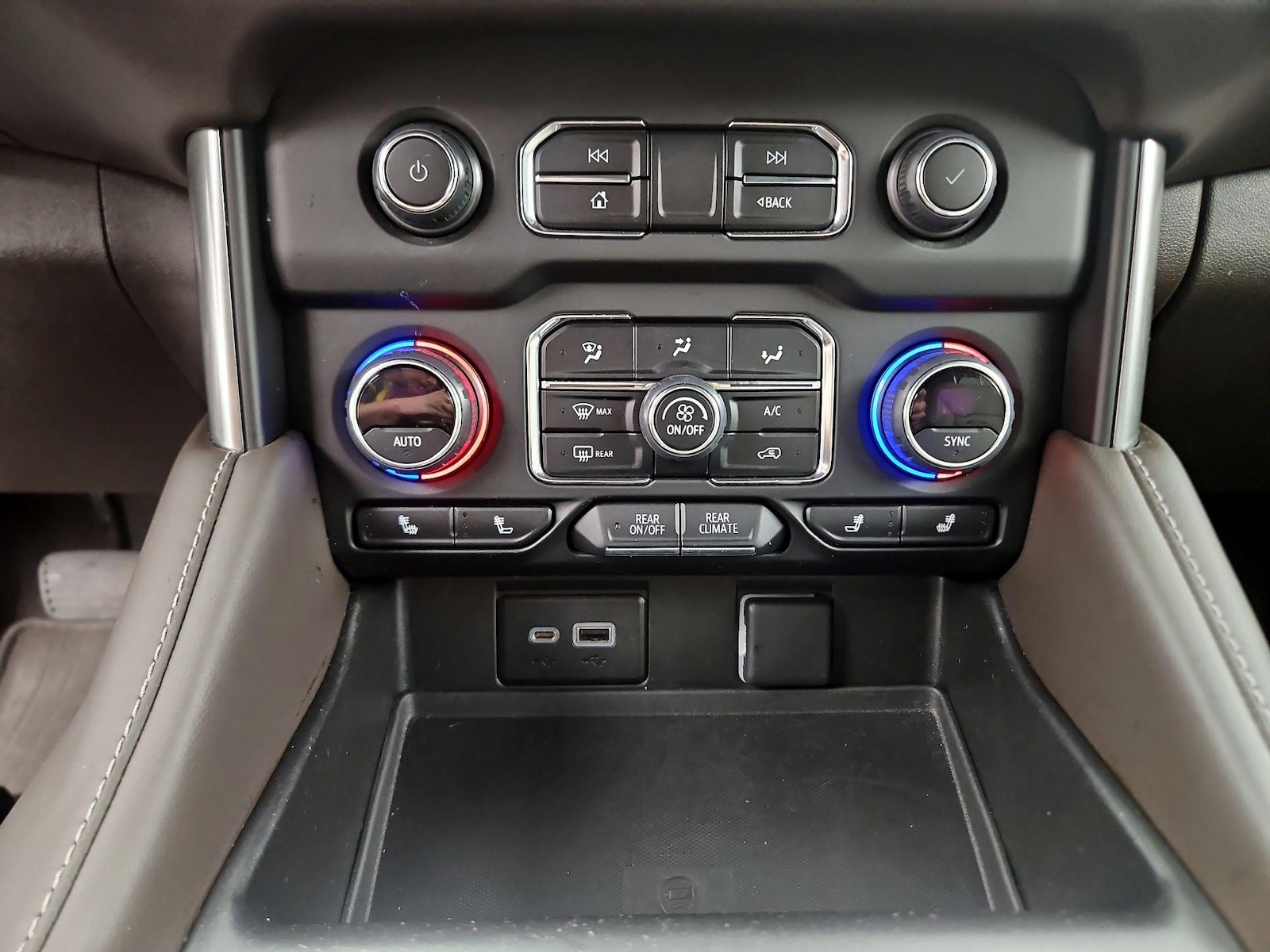2023 Chevrolet Suburban LT - Photo 15