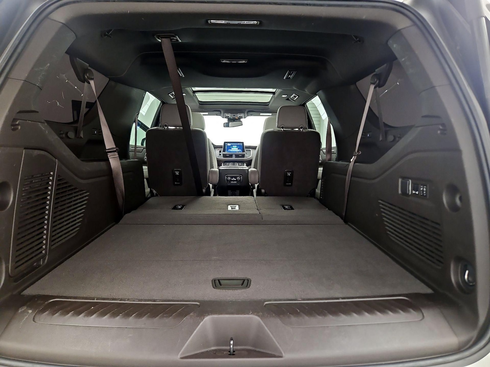 2023 Chevrolet Suburban LT - Photo 22