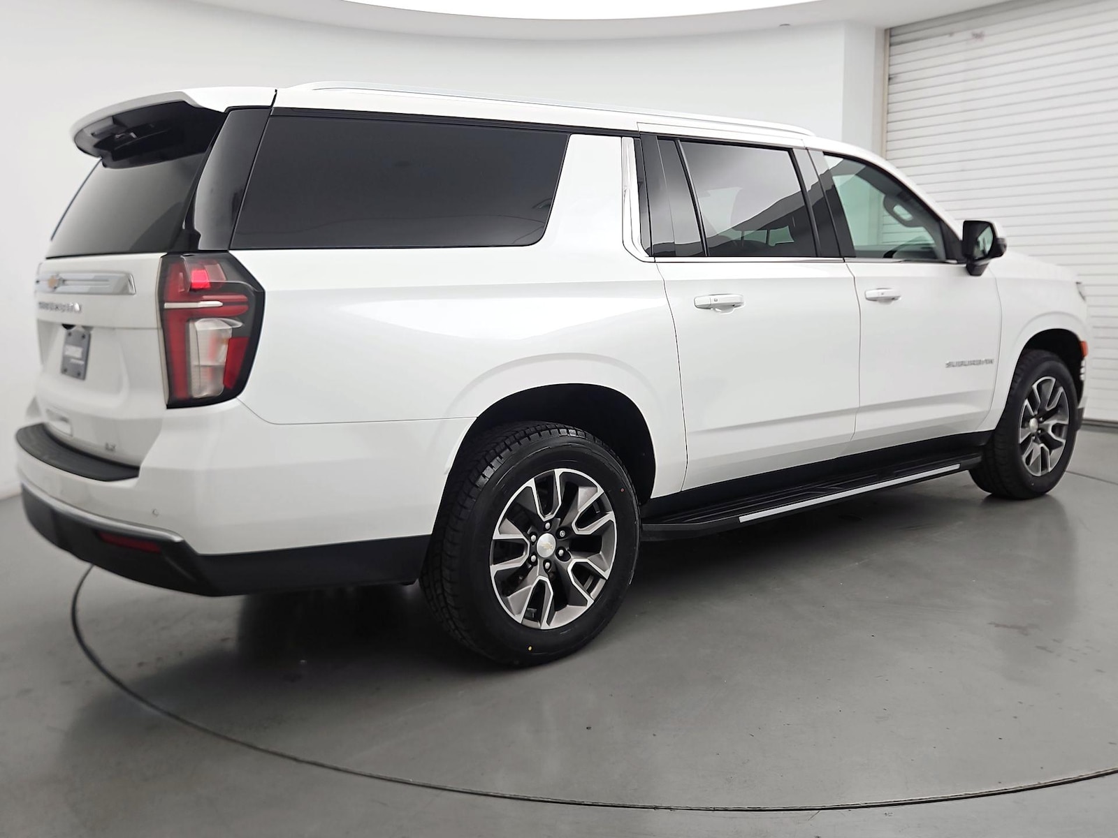 2023 Chevrolet Suburban LT - Photo 7