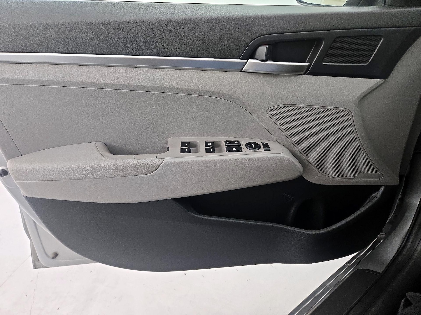 2020 Hyundai Elantra SE - Photo 13